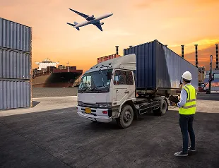 foreman-control-loading-containers-box-truck